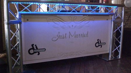 DJ booth huren voor DJ-set of feestopstelling